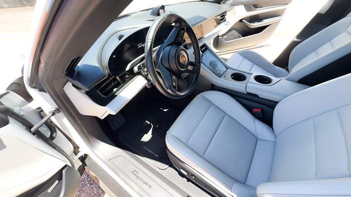 Voiture de luxe unique, Sainte-Marie